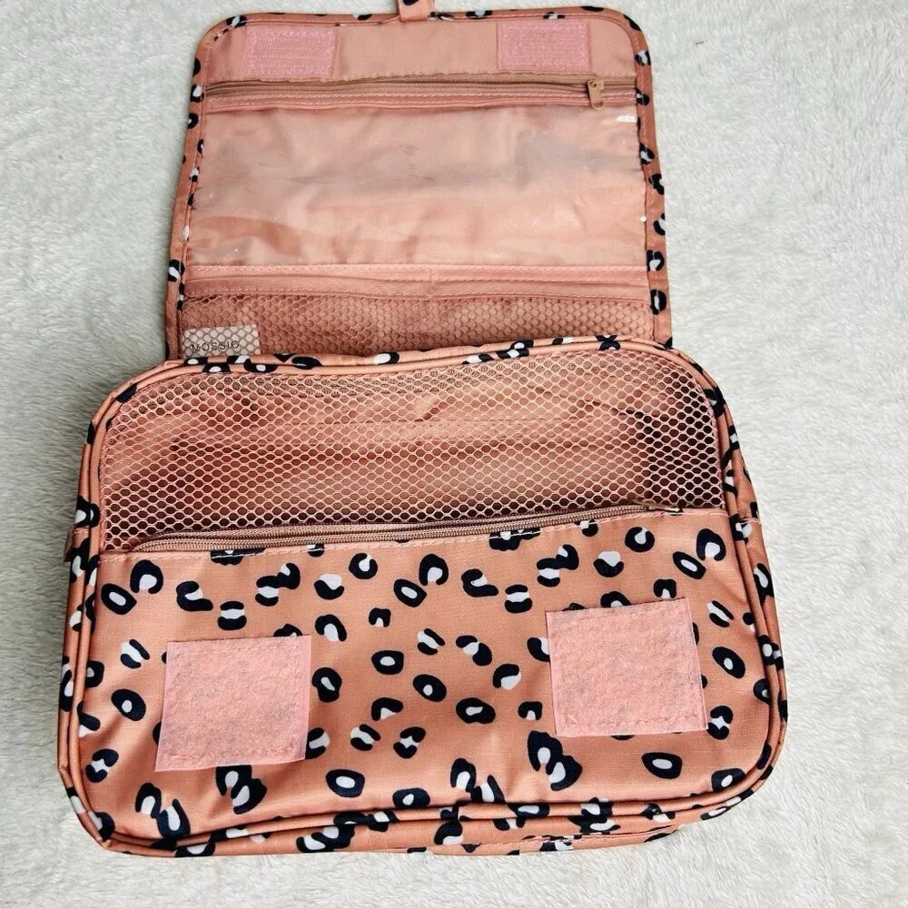 Mossio hanging toiletry
